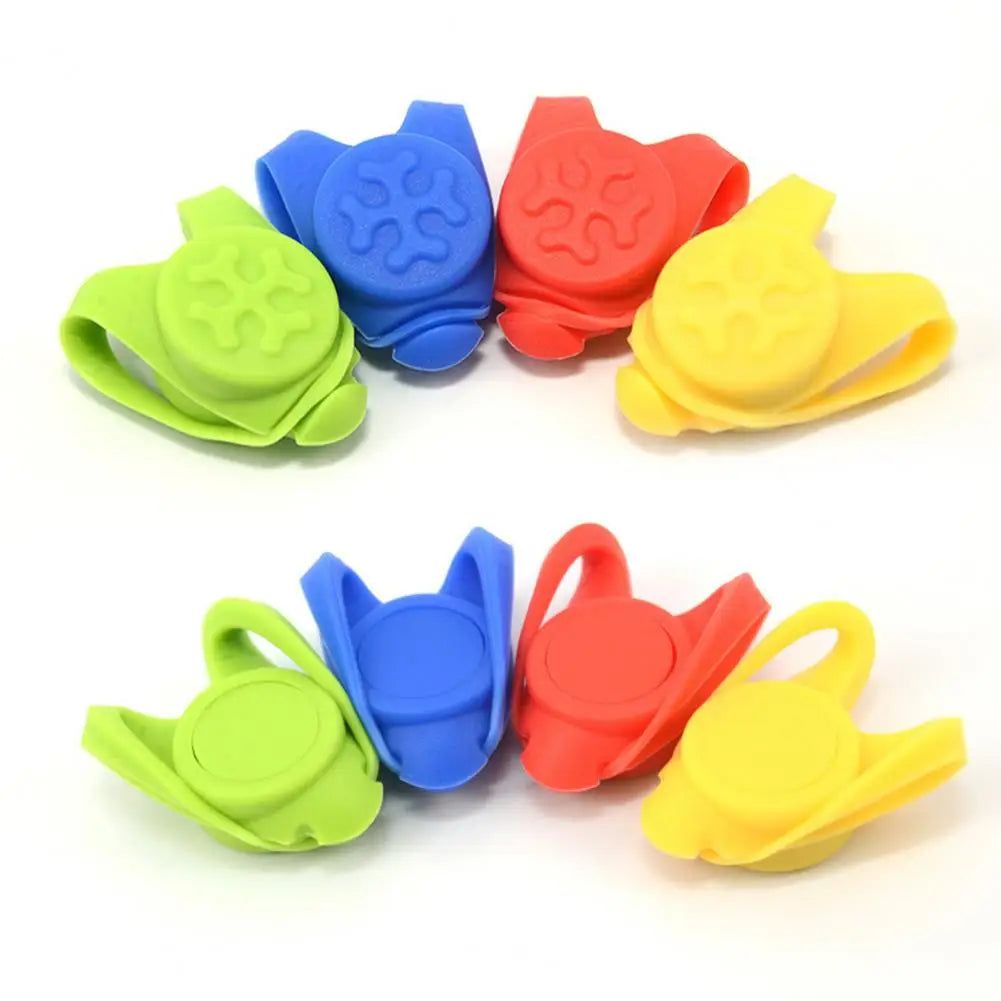 05-LED safety pendant with 3 lighting modes for dog visibility at night.