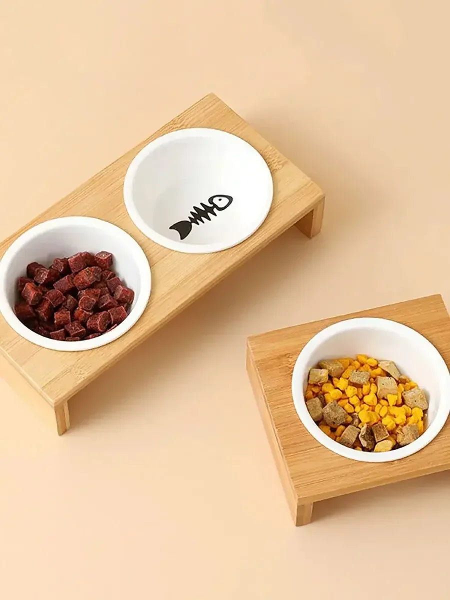 08-Raised Wooden Bowl with Ceramic Bowls – Elegant Cats, Peaceful Meals