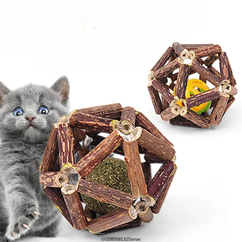 04-Interactive Catnip Ball – Stimulating Toy for Cats