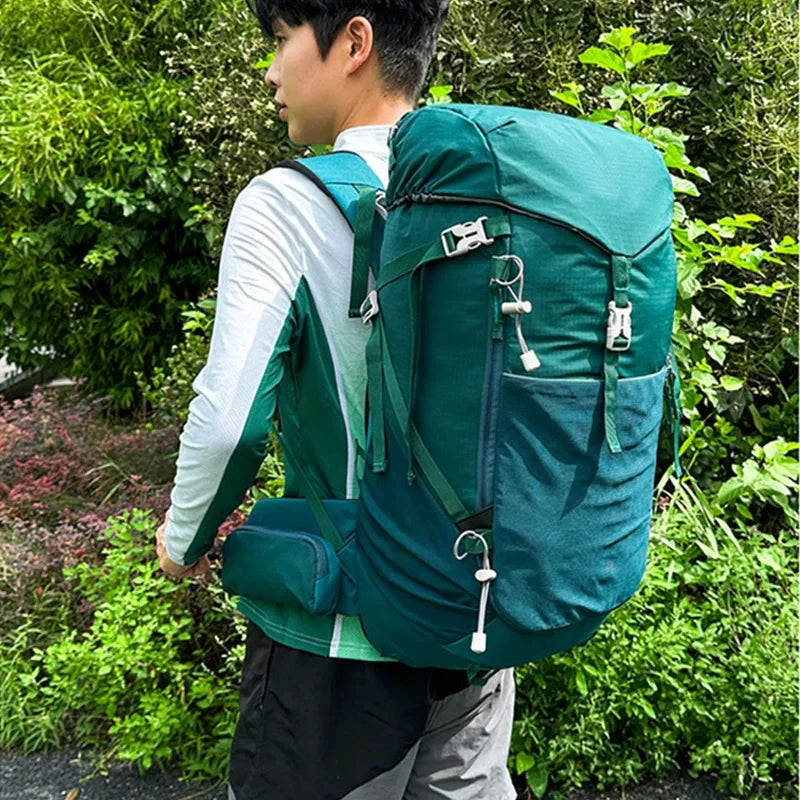 01-Large capacity climbing backpack.