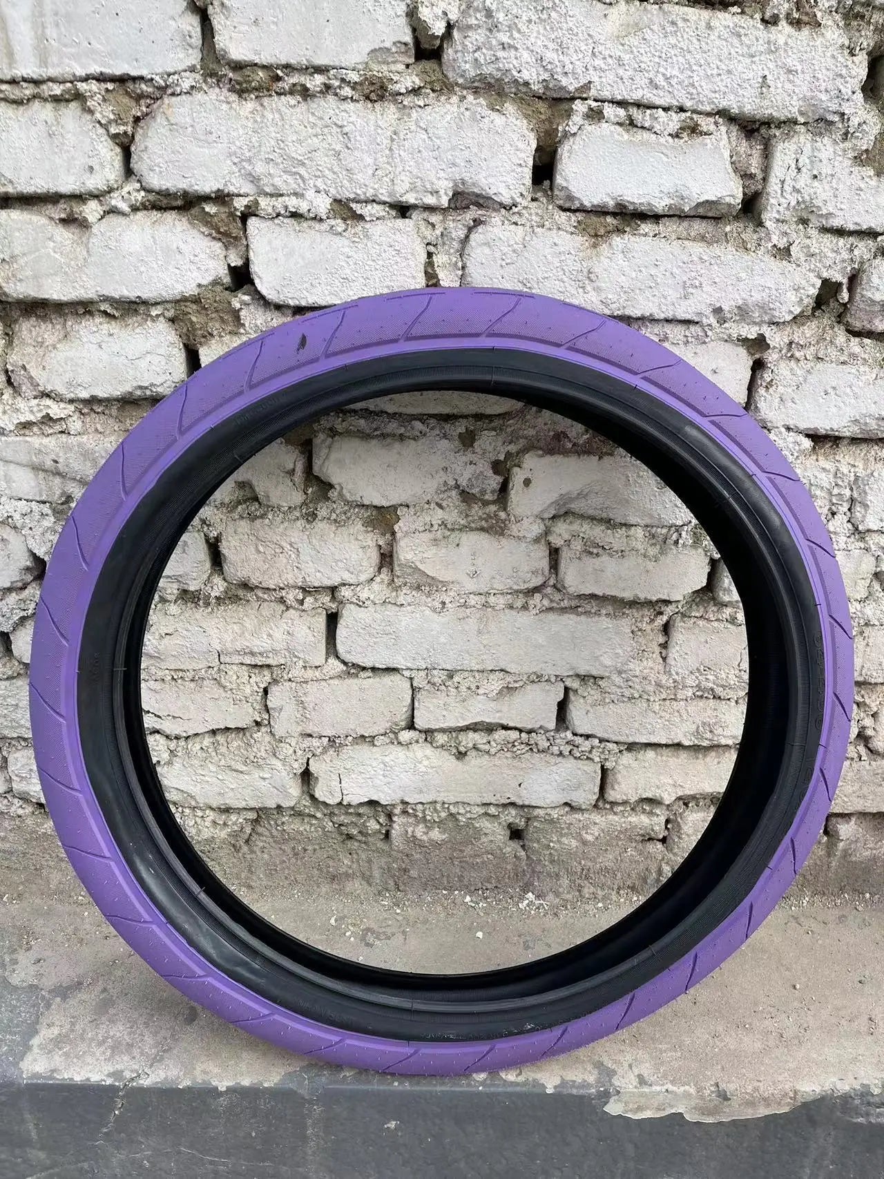 00-aPneumatici BMX Freestyle 20x2.5 – Grip Estremo e Colori Glitch