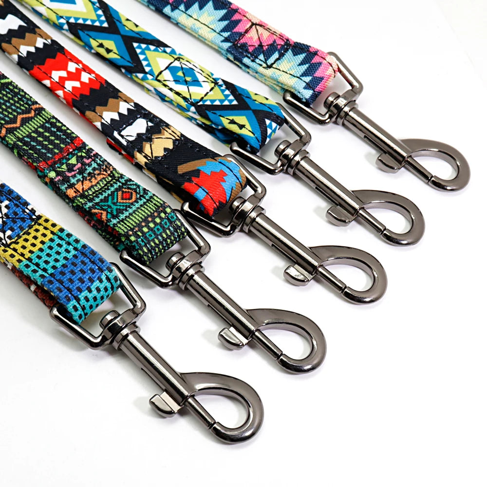 06-Leash suitable for dogs of all sizes.