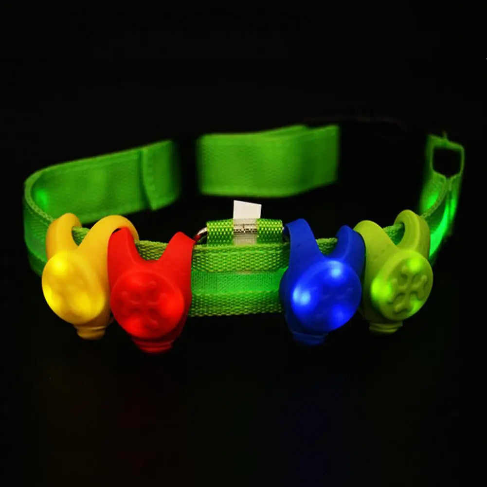 05-LED safety pendant with 3 lighting modes for dog visibility at night.