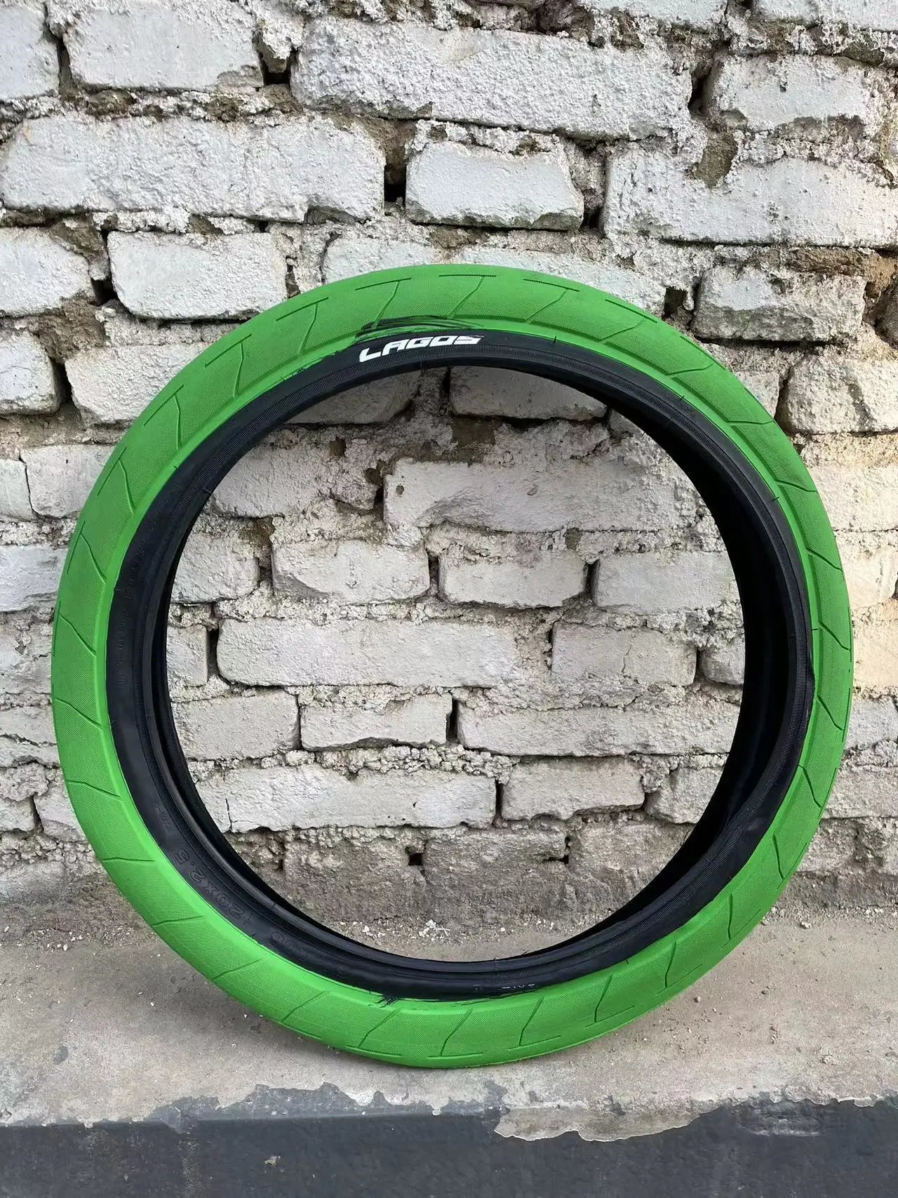 00-aPneumatici BMX Freestyle 20x2.5 – Grip Estremo e Colori Glitch